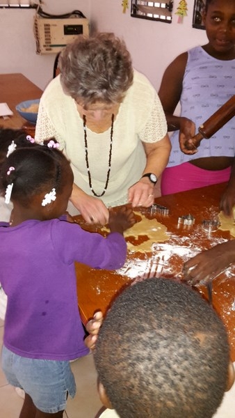 mamie Yvonne est à nouveau là pour faire de délicieux biscuits de noël avec nous